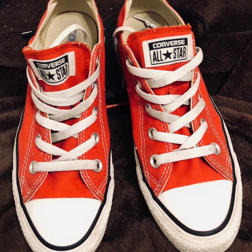 RED CONVERSE